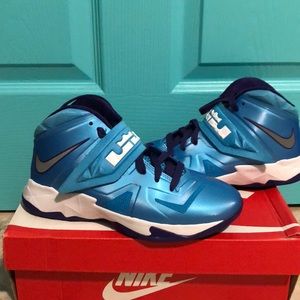 Nike Lebron Soldier VII